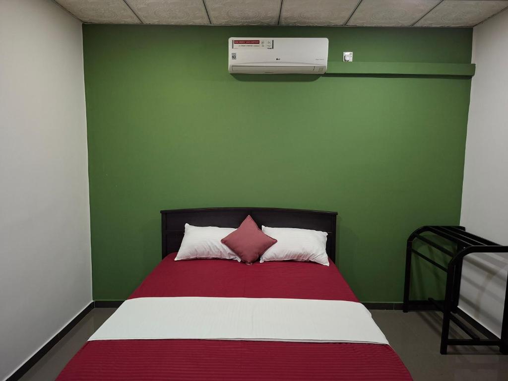 Postel nebo postele na pokoji v ubytování J City Villa