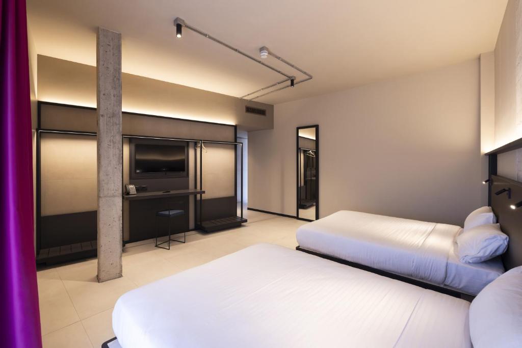 Joy 124 Hotel Milano - Quadruple Room With Balcony