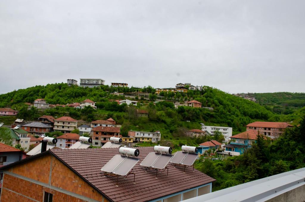 Nespecifikovaný výhled na hory nebo výhled na hory při pohledu z hotelu