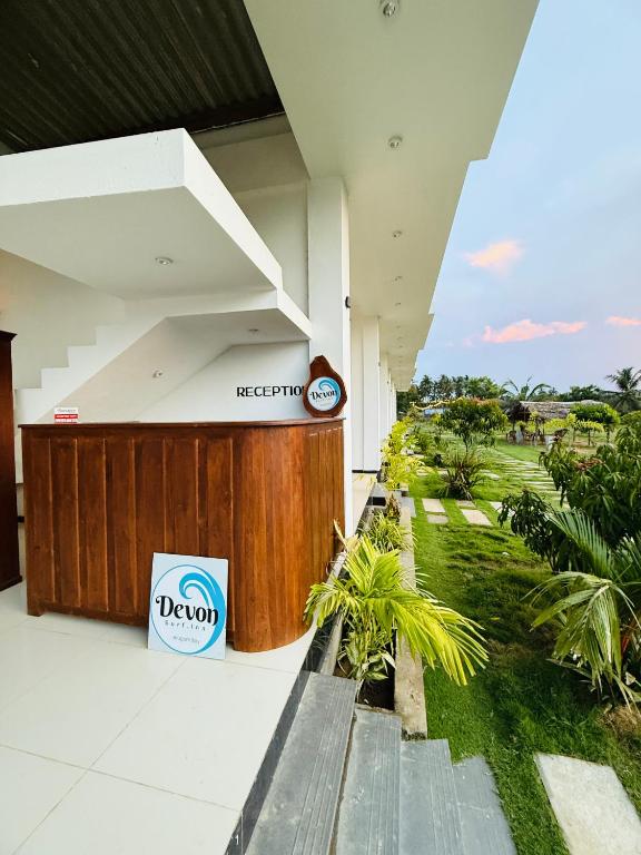 Zahrada ubytování Devon Surf Inn Arugambay