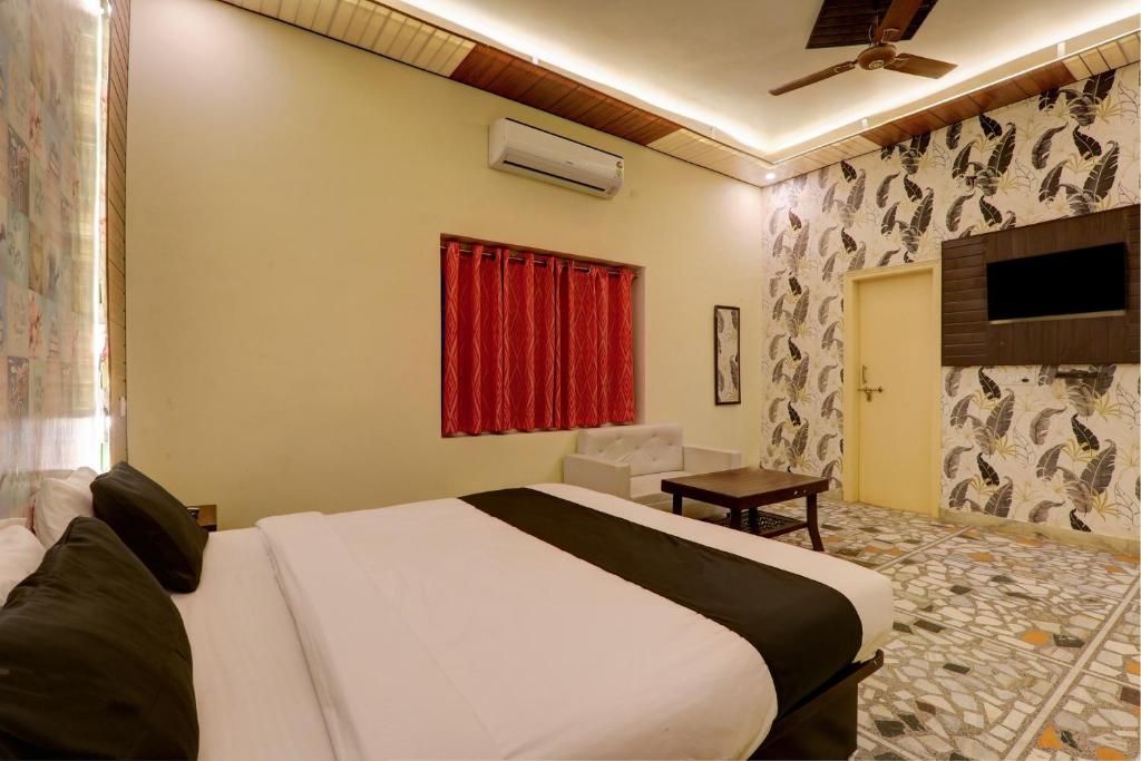 Postel nebo postele na pokoji v ubytování Hotel O Flagship Adbhut Moment Hotel