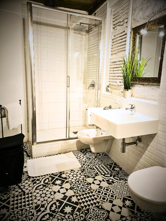A bathroom at Arena al Palio
