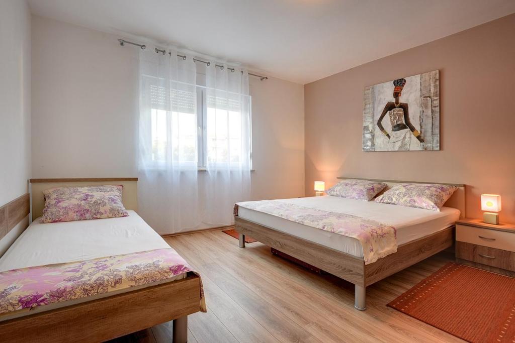 Łóżko lub łóżka w pokoju w obiekcie Apartment Korpar