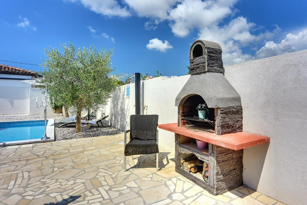 Bazén v ubytování Holiday Home Michelle nebo v jeho okolí