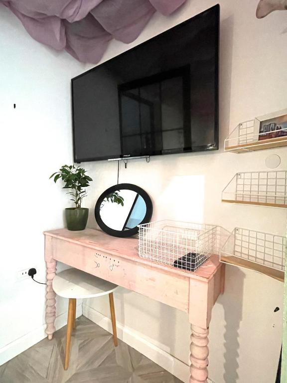 TV a/nebo společenská místnost v ubytování Eclectic Maisonette in Luqa