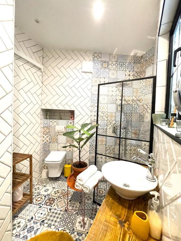 Koupelna v ubytování Eclectic Maisonette in Luqa
