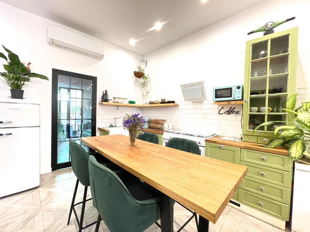 Kuchyň nebo kuchyňský kout v ubytování Eclectic Maisonette in Luqa