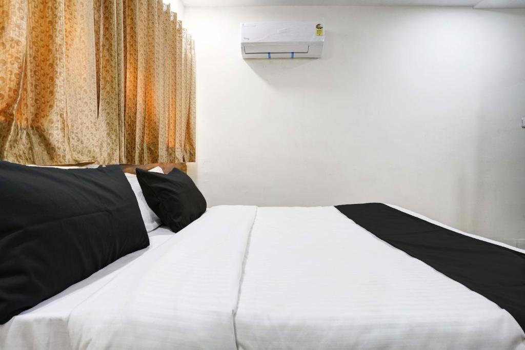 Postel nebo postele na pokoji v ubytování Hotel O Apollo