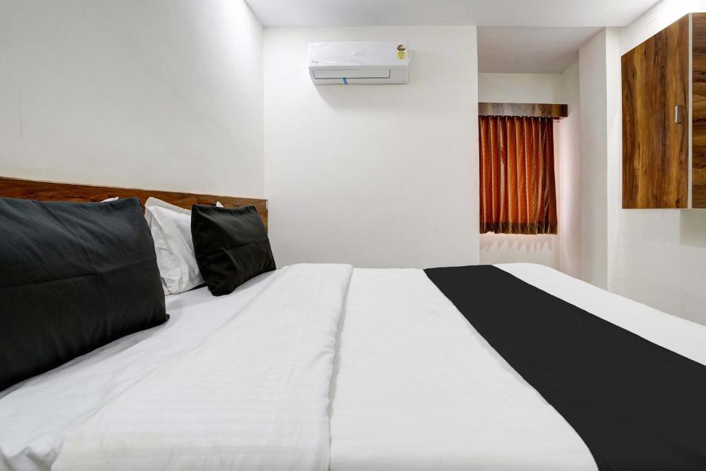 Postel nebo postele na pokoji v ubytování Hotel O Apollo