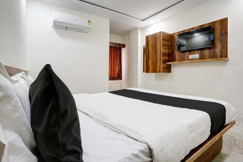 Postel nebo postele na pokoji v ubytování Hotel O Apollo