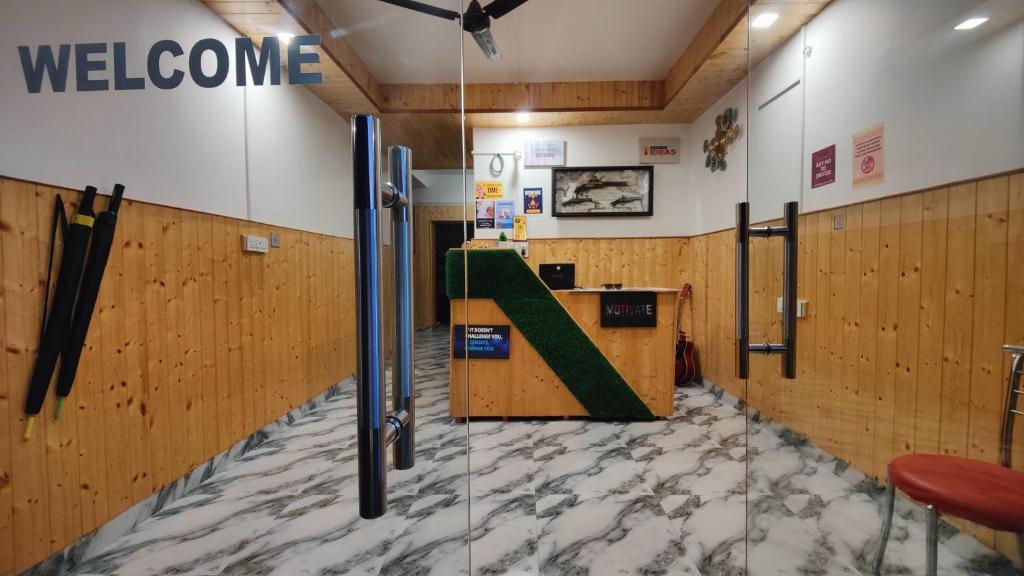 Fotografie z fotogalerie ubytování Tirthan Stone Age inn v destinaci Gushaini