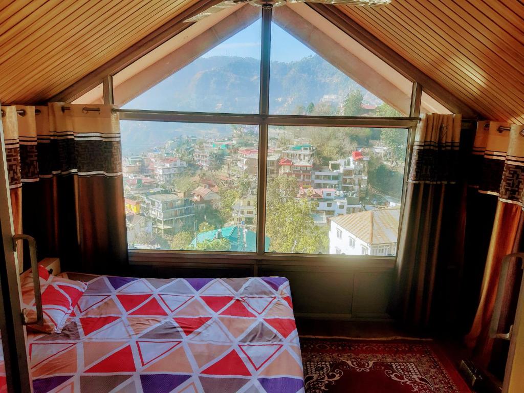 Postel nebo postele na pokoji v ubytování Aashiyana Studio Homestay