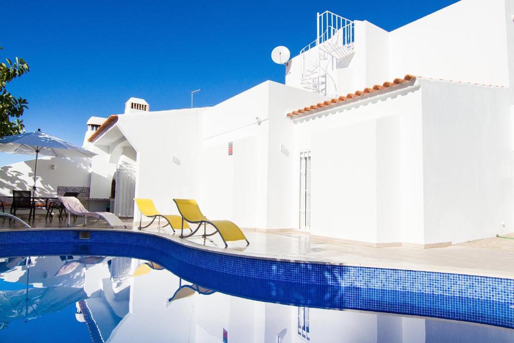 a villa with a swimming pool and a house at Akivillas Albufeira Aqua V in Albufeira