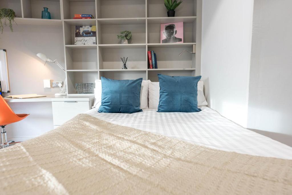 Postel nebo postele na pokoji v ubytování City HideAway