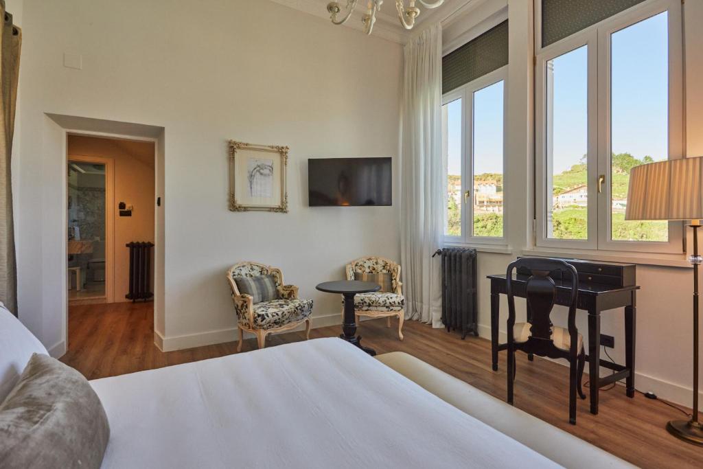 TV a/nebo společenská místnost v ubytování Silken Gran Hotel del Sella