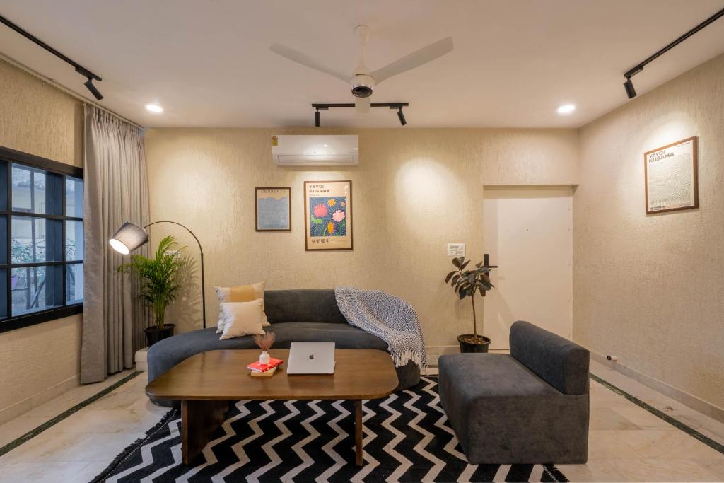 Χώρος καθιστικού στο Ultra Luxury 3BHK Stylish Apartment, Walk to Taj Mahal, 1500SQFT