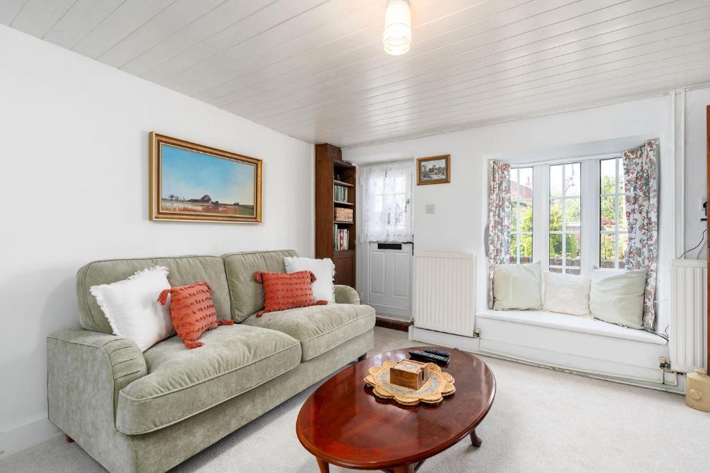 Χώρος καθιστικού στο Cosy 1-Bedroom Cottage Retreat in Charming Elloughton