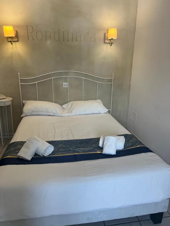 Postel nebo postele na pokoji v ubytování Hôtel Restaurant le Bellevue
