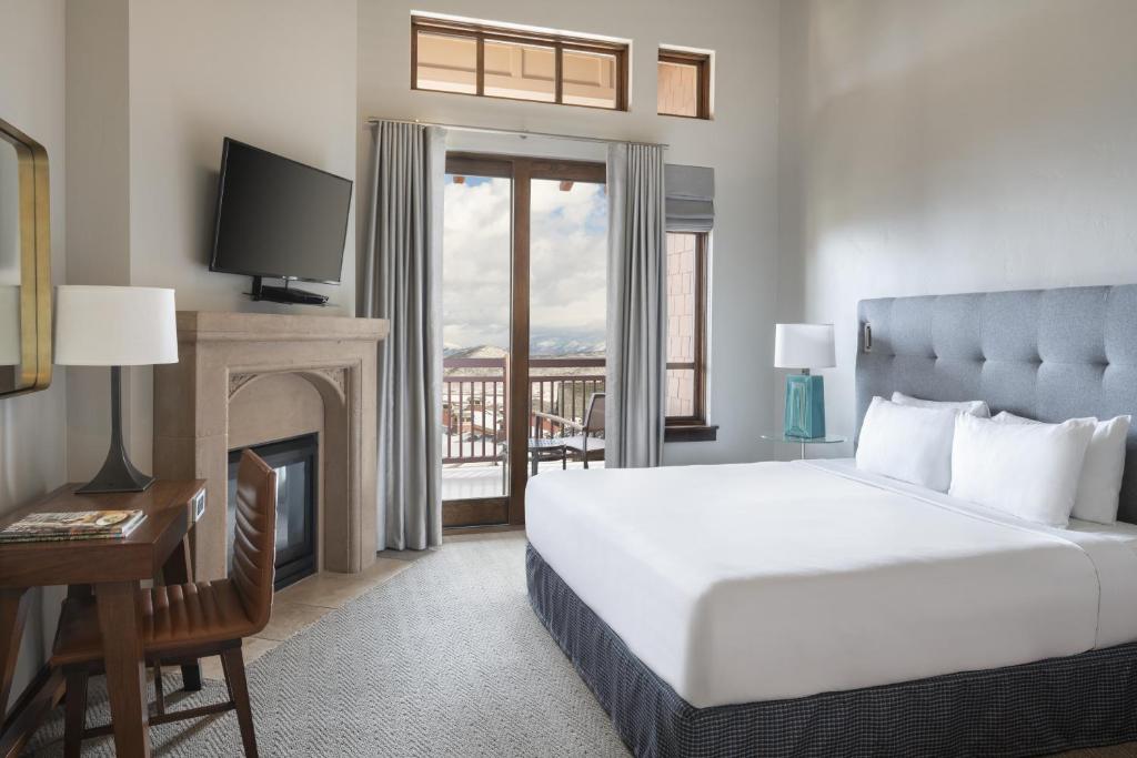 Postel nebo postele na pokoji v ubytování Hyatt Centric Park City