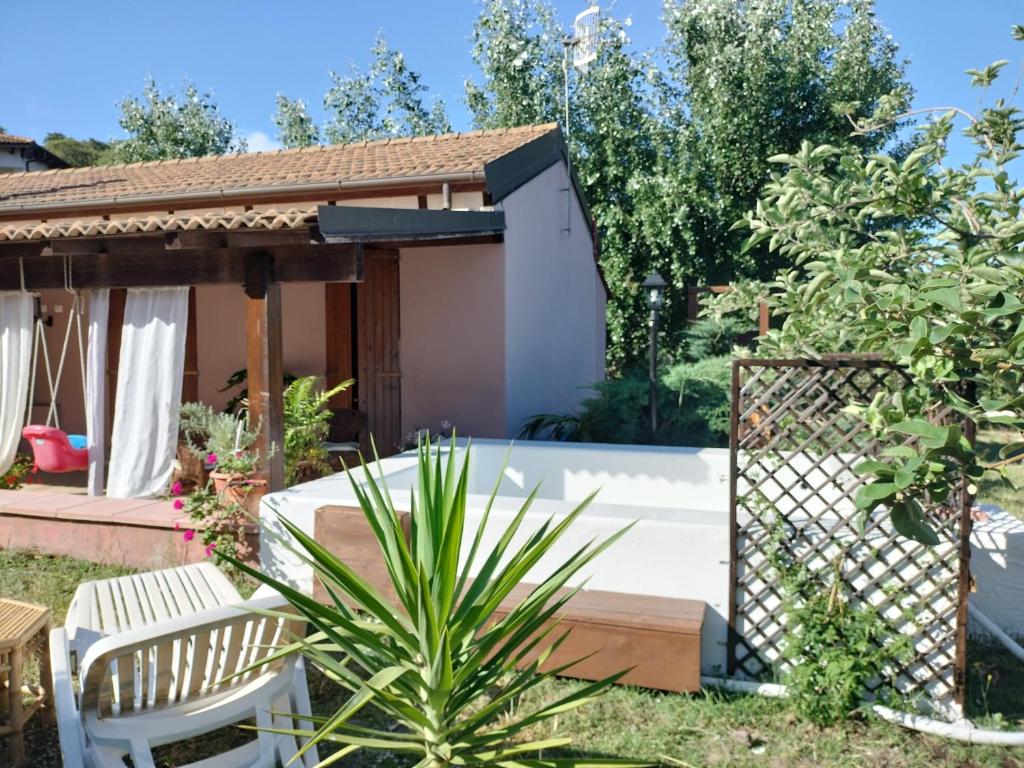 Ogród w obiekcie Laurus Jacuzzi villa Alghero Valverde 122