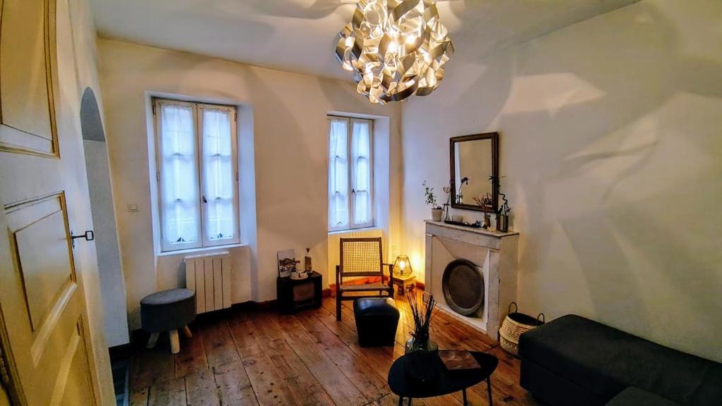 Photo de la galerie de l'établissement Maison Triplex Atypique Centre-Historique 140 m2, à Embrun