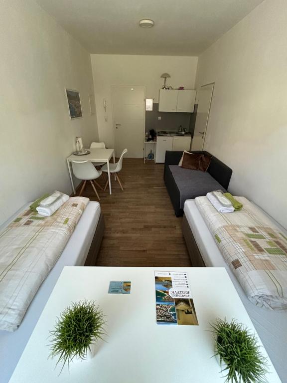Postel nebo postele na pokoji v ubytování Urban Stay Kremsmünster Studio