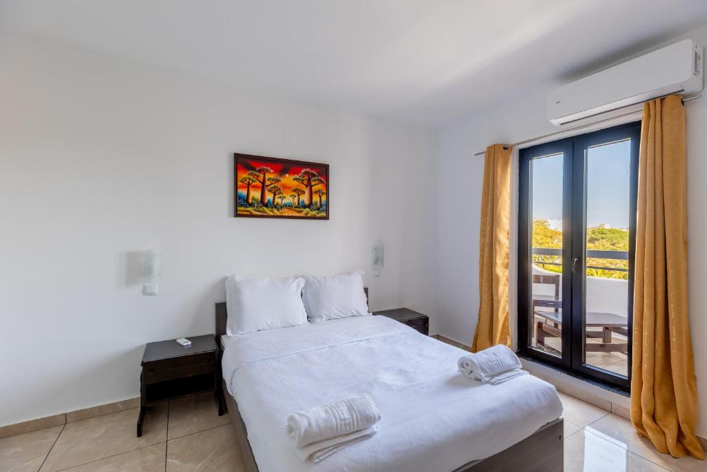 Magna Oura - Resim 2