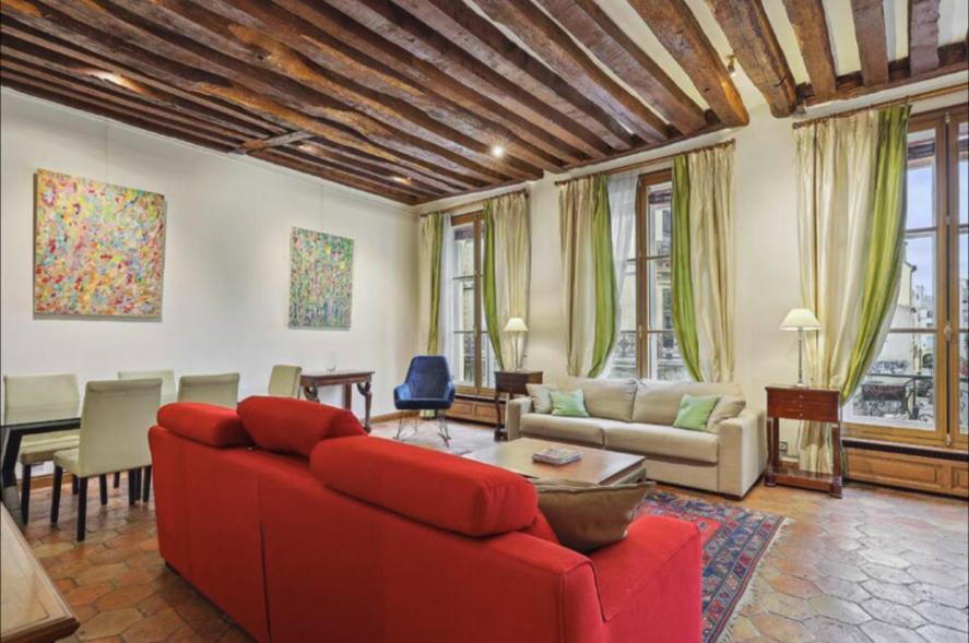 Photo de la galerie de l'établissement Marais Historical Center Parisian Apartment 3BR Ouvert, à Paris