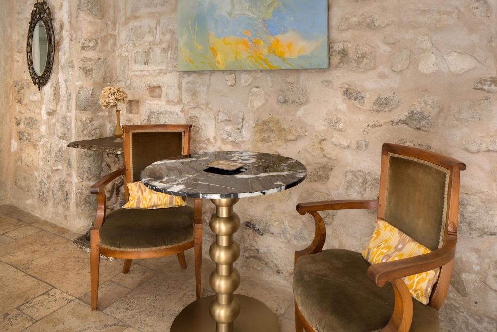 Posezení v ubytování La Maison des Augustins 4 stars Spa et Fitness