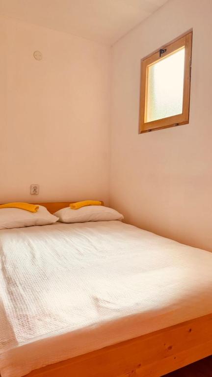 Postel nebo postele na pokoji v ubytování Rafting Kamp Mačak