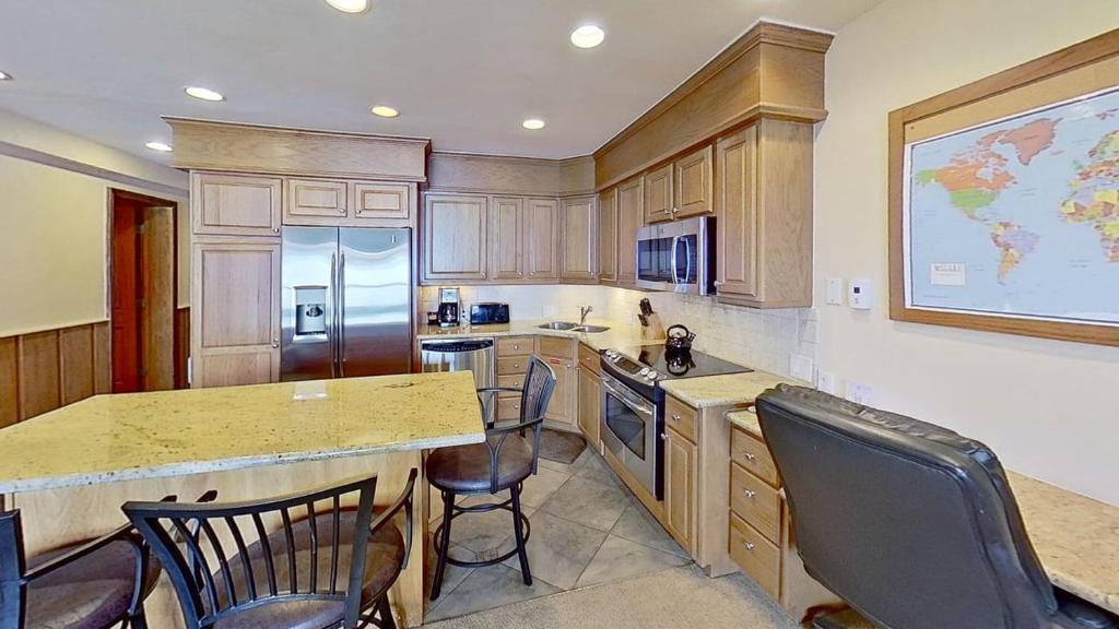 Kuchyň nebo kuchyňský kout v ubytování Crestwood 3209 Deluxe 2 Bedroom