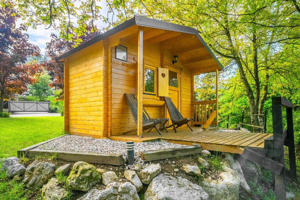 Giardino di Resort pod orehi - Bled - Apartma & Glamping & Savna