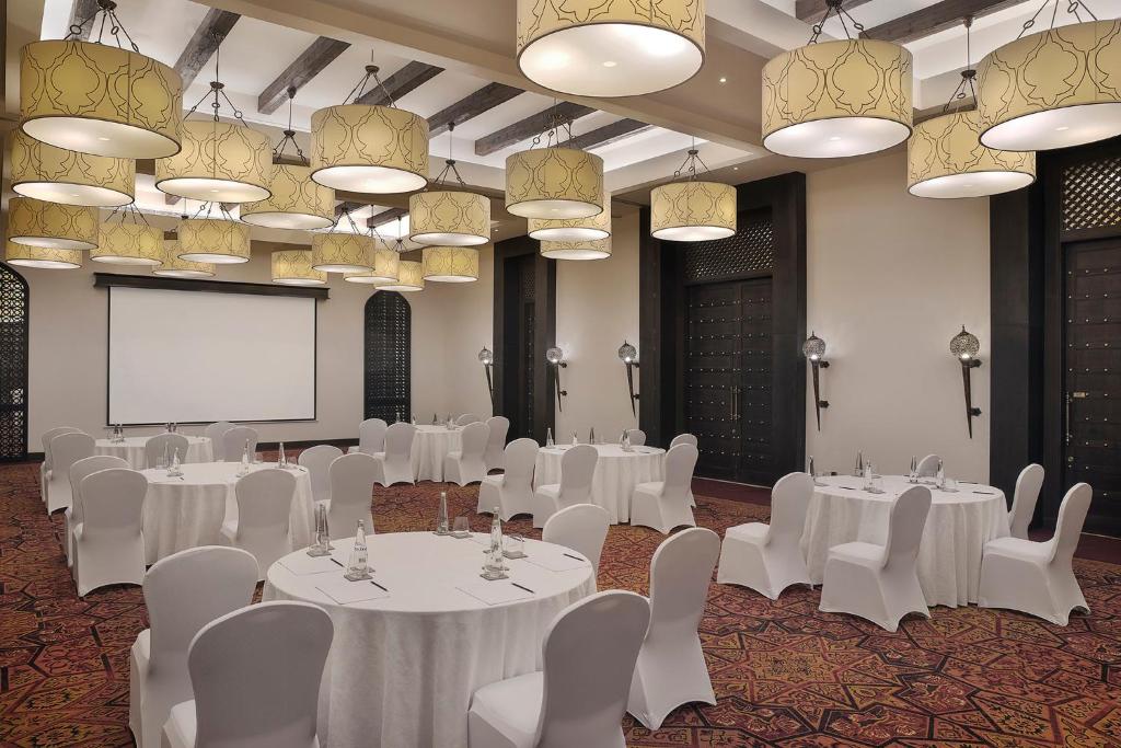 Konferenční prostory v ubytování Aldhafra Resort, Vignette Collection by IHG