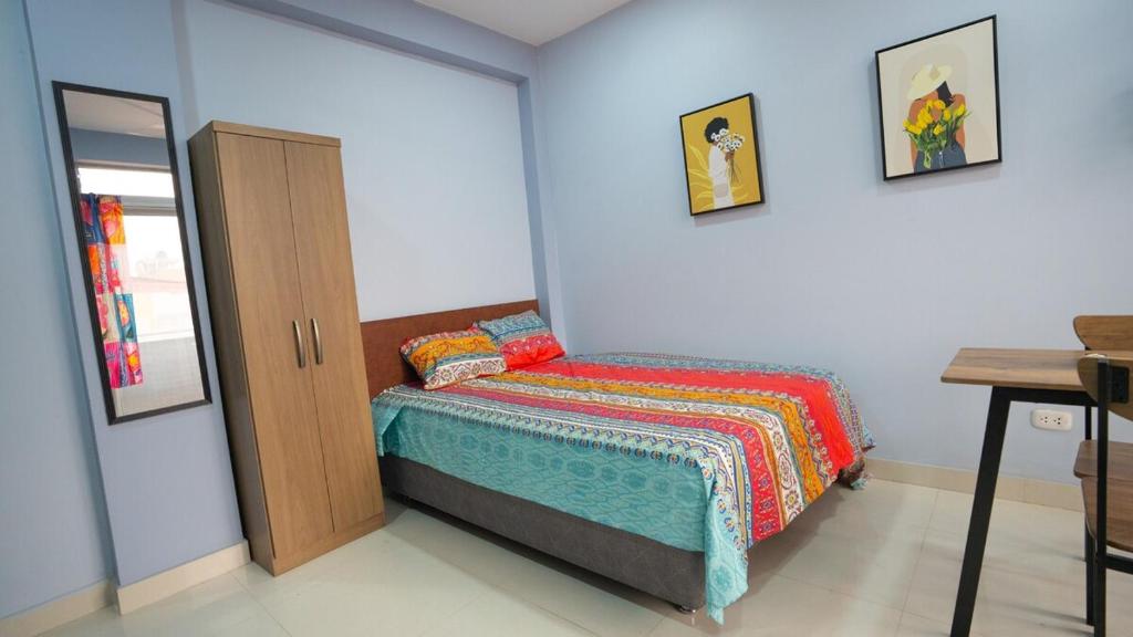 Habitación amoblada y acogedora