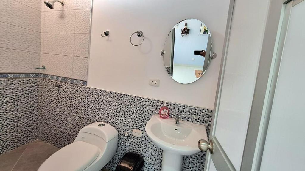 Habitación amoblada y acogedora