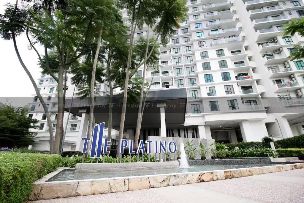 Το κτήριο όπου στεγάζεται  το διαμέρισμα