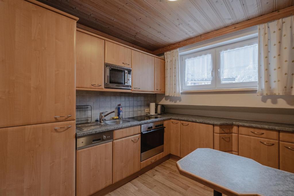 Kuchyň nebo kuchyňský kout v ubytování Alpenpension Haslinger