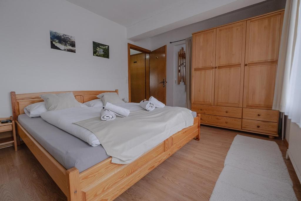 Postel nebo postele na pokoji v ubytování Alpenpension Haslinger