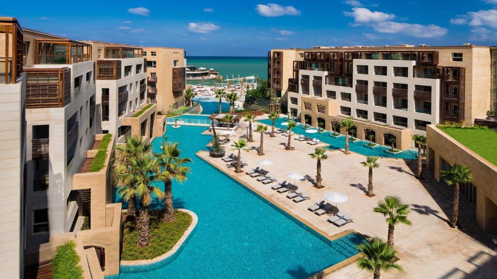 Bazén v ubytování Kempinski Summerland Hotel & Resort Beirut nebo v jeho okolí
