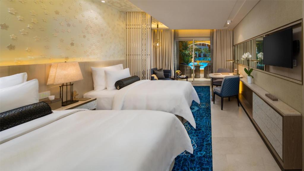 Postel nebo postele na pokoji v ubytování Kempinski Summerland Hotel & Resort Beirut
