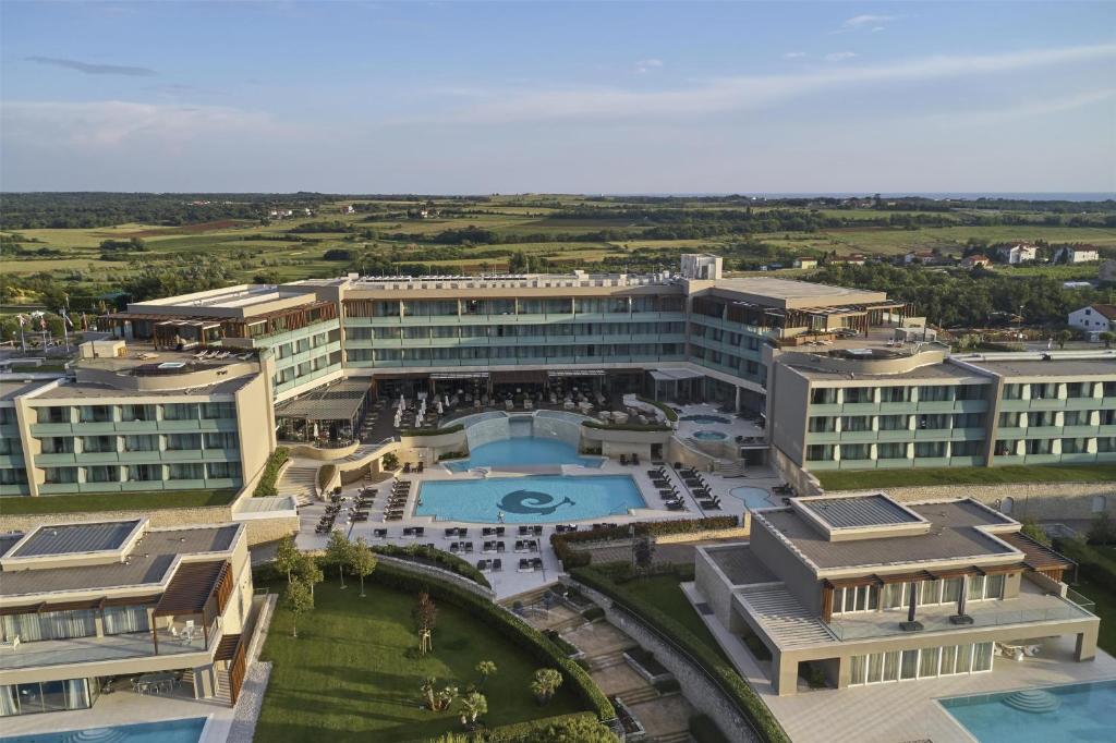 Bazén v ubytování Kempinski Hotel Adriatic Istria Croatia nebo v jeho okolí