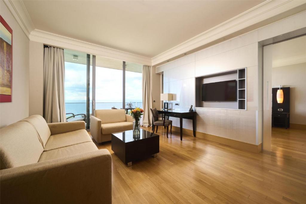 TV a/nebo společenská místnost v ubytování Kempinski Hotel Adriatic Istria Croatia
