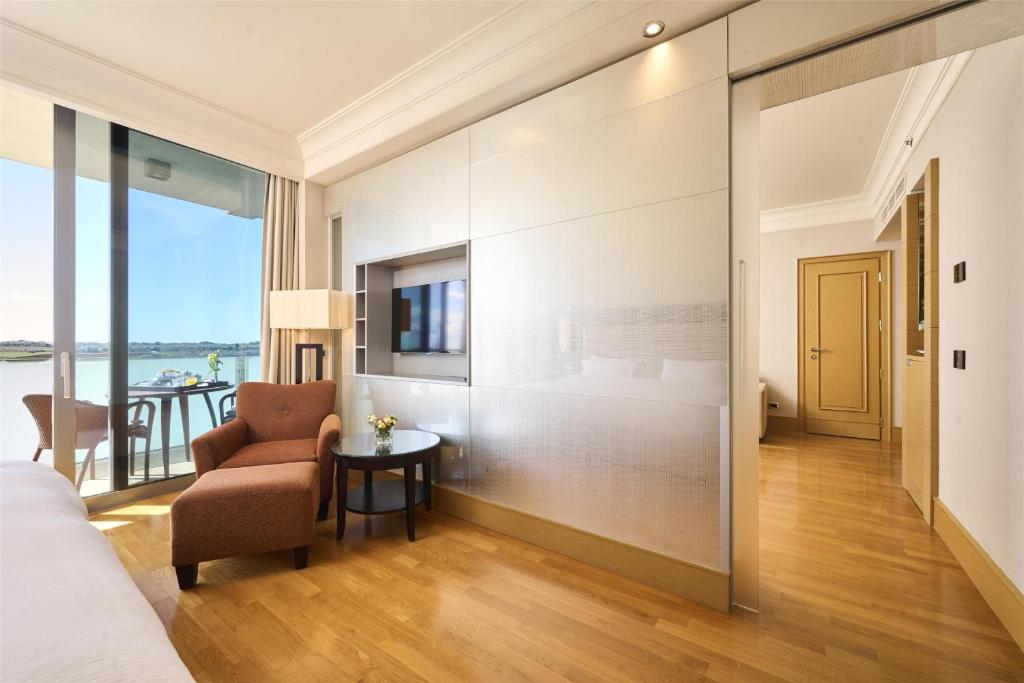 TV a/nebo společenská místnost v ubytování Kempinski Hotel Adriatic Istria Croatia