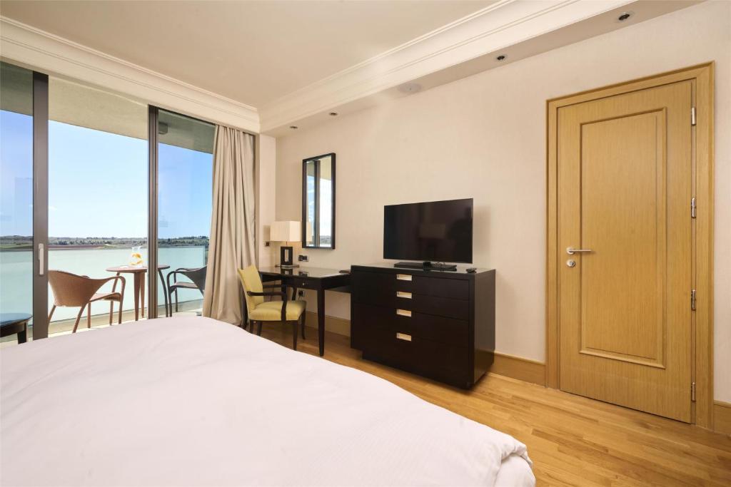 TV a/nebo společenská místnost v ubytování Kempinski Hotel Adriatic Istria Croatia