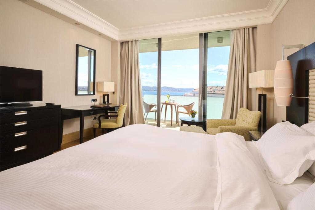 Postel nebo postele na pokoji v ubytování Kempinski Hotel Adriatic Istria Croatia
