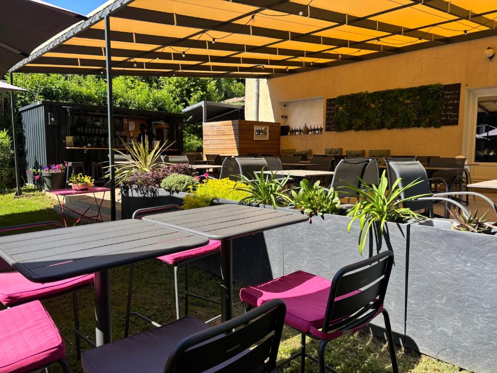 Zahrada ubytování Hôtel Restaurant La Désirade