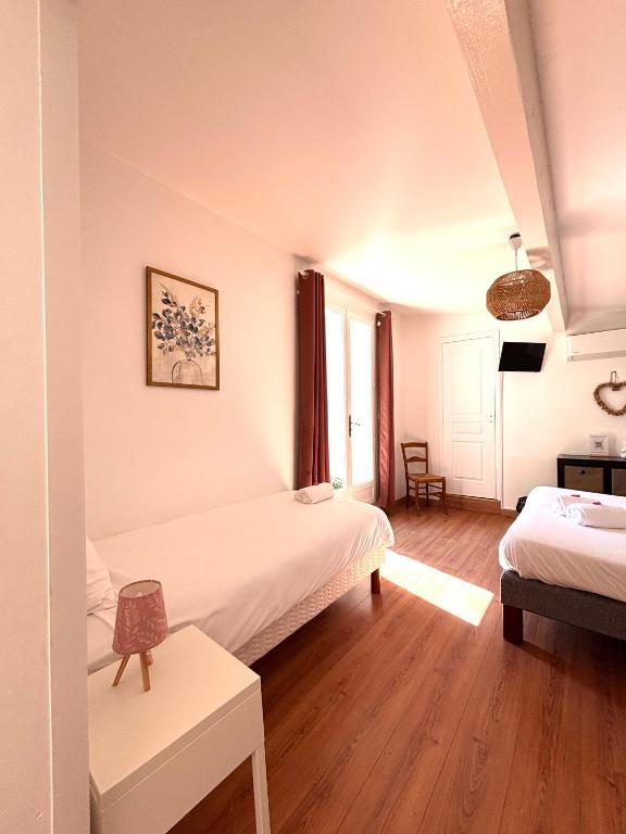 Postel nebo postele na pokoji v ubytování Hôtel Restaurant La Désirade