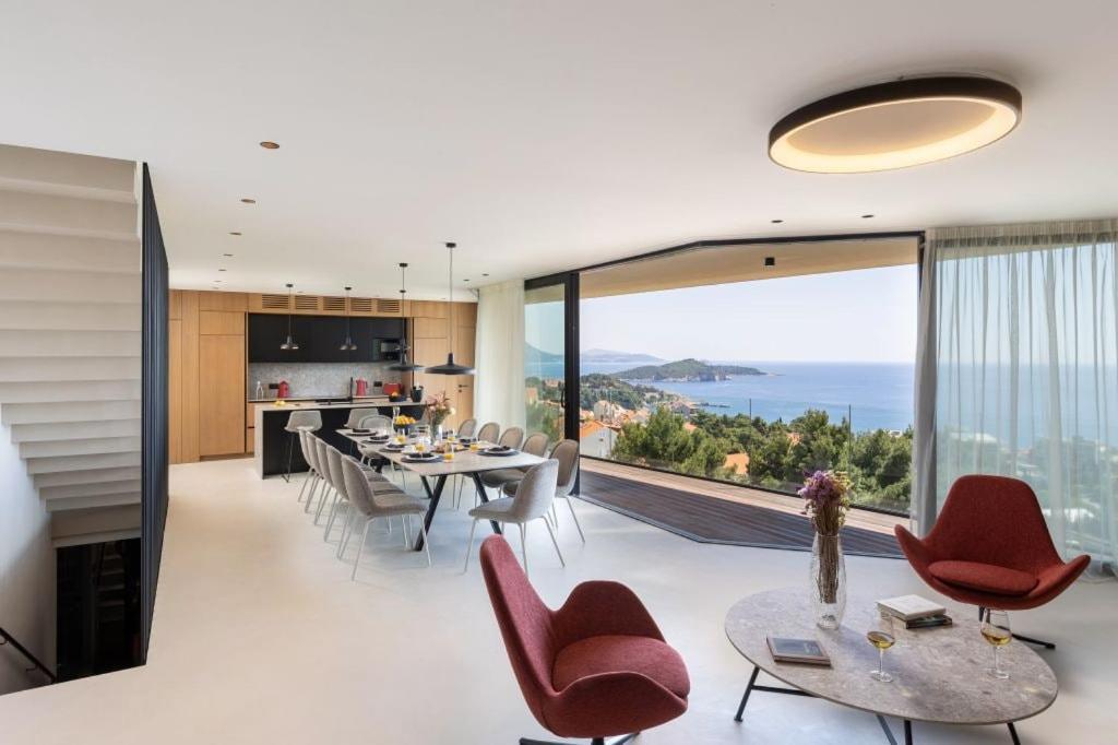 Modern Villa in Dubrovnik with Infinity Rooftop Pool