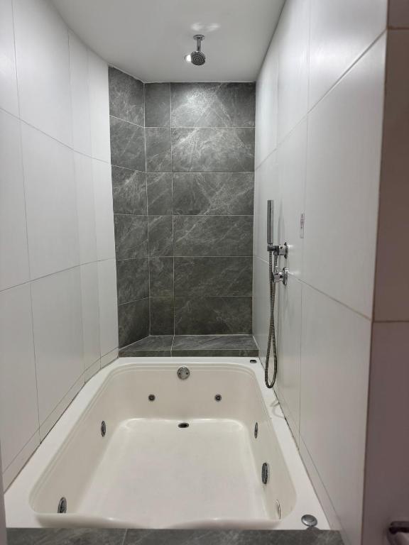 Koupelna v ubytování Hotel Nutibara