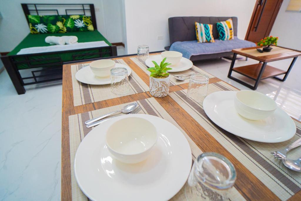 Posezení v ubytování LacambraHills Studio Olongapo